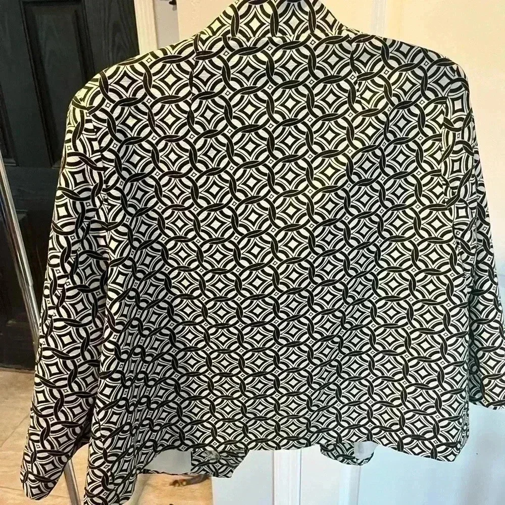 Beautiful Jacket - Large - Picture 2 of 7